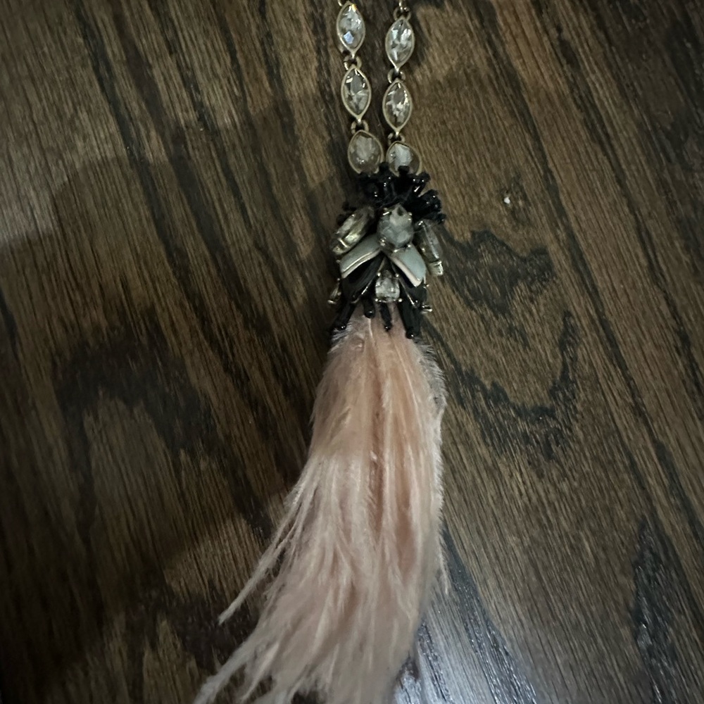 Elegant Stella & Dot Feather Pendant Necklace